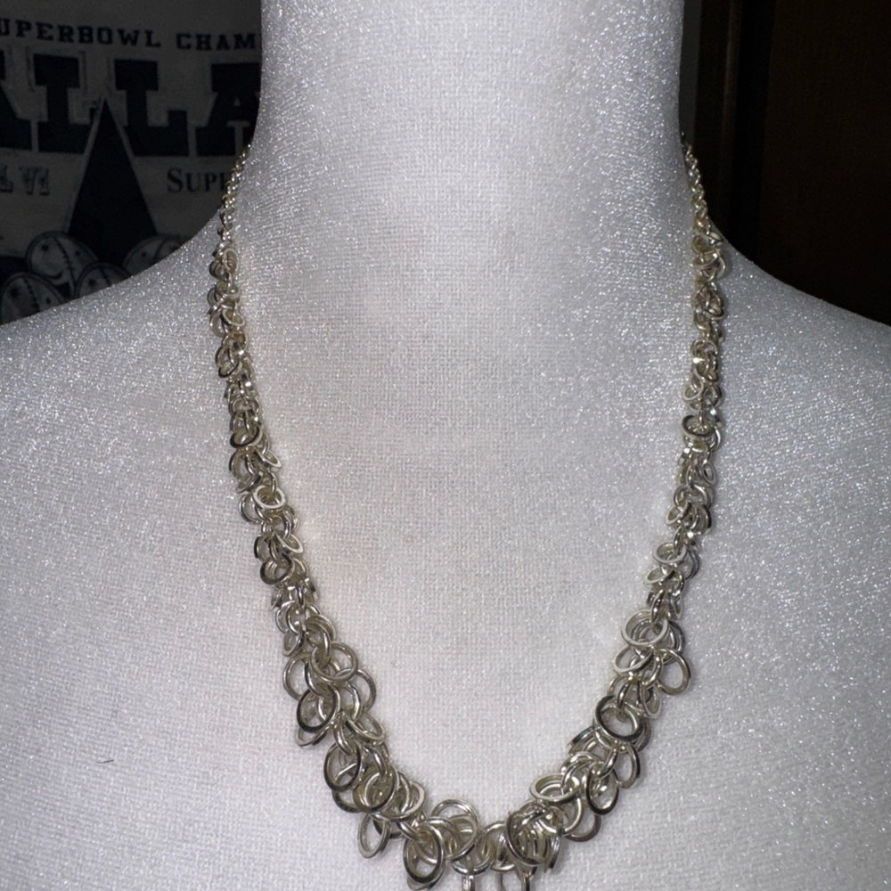 Elegant necklace Silver looped AVON extender